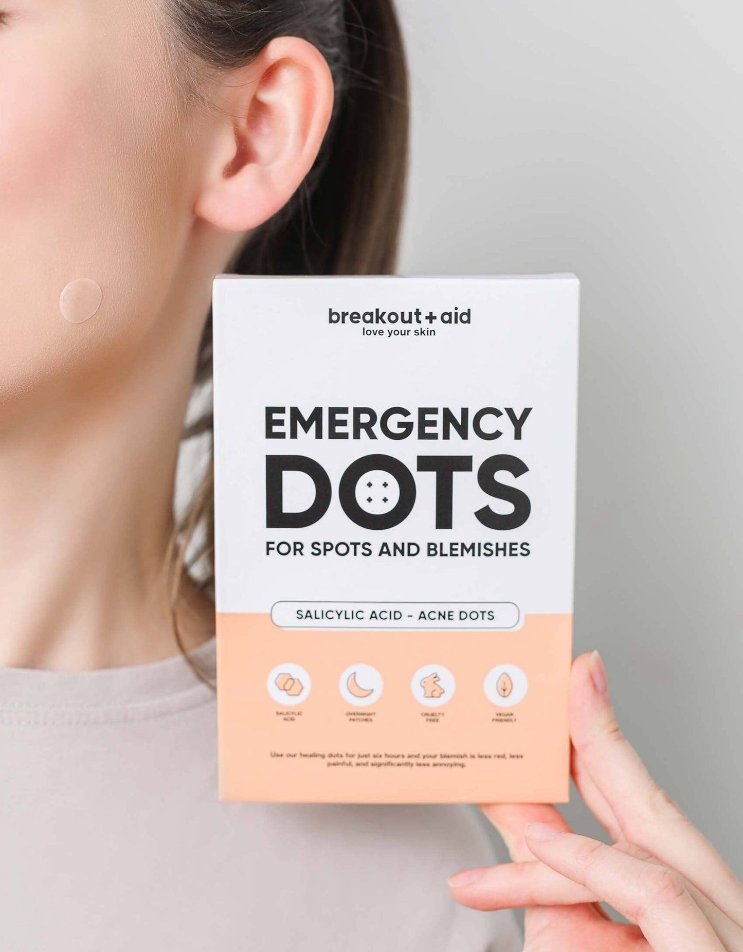 Emergency dots for spots and blemishes with Salicylic Acid breakoutaid 